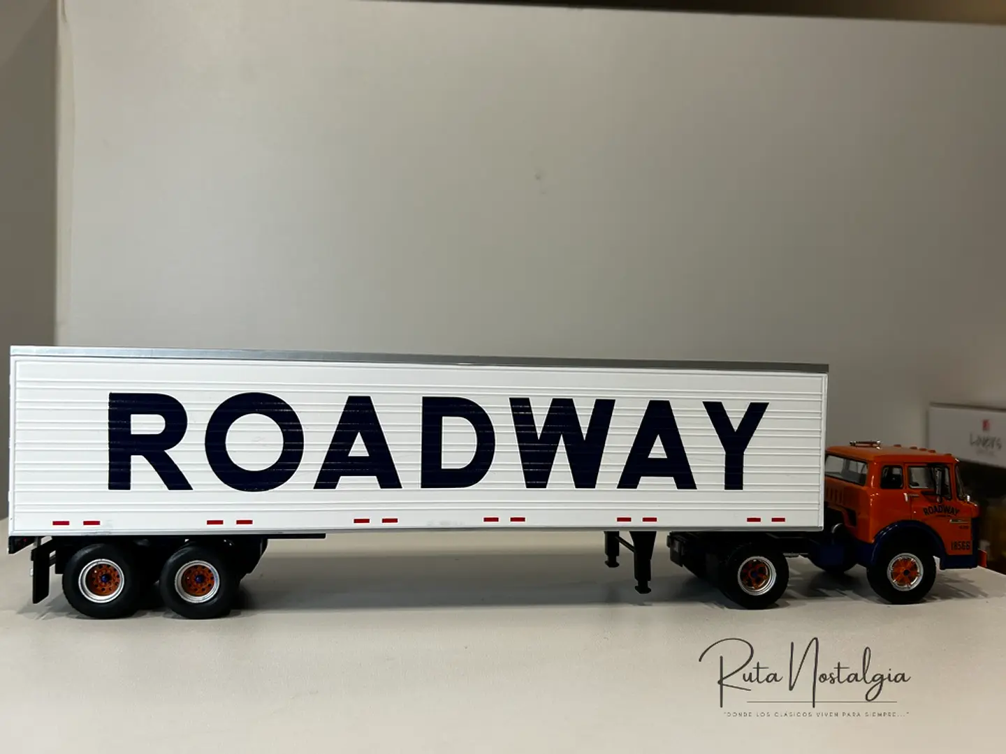 Camión Ford Serie C 1980 “Roadway” | Altaya 1:43 8