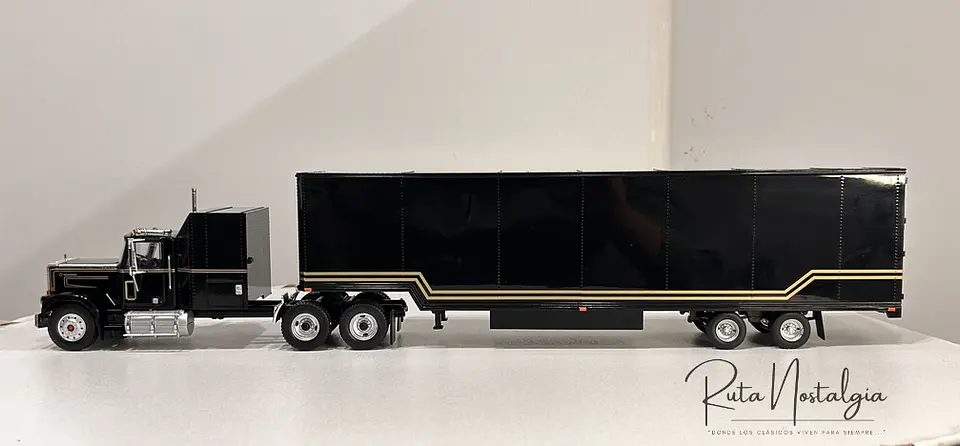 El Camión GMC General de El Auto Fantástico en Chile. Modelo con detalles y reparación 6