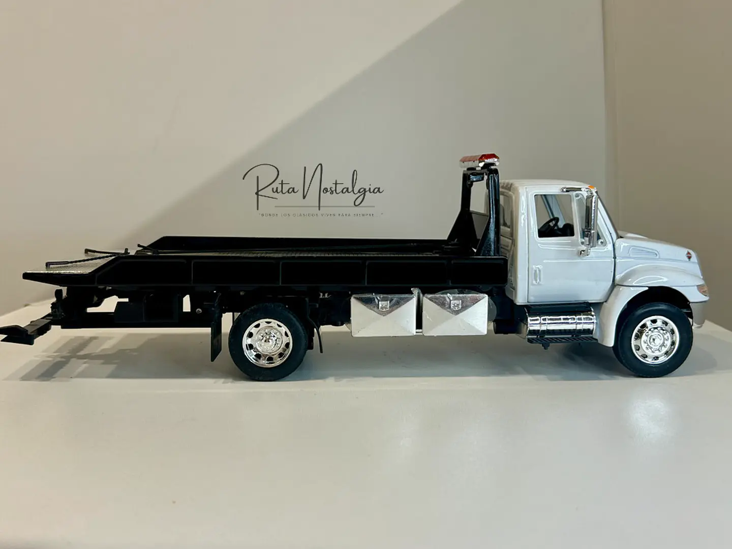 Grúa Jada Toys International DuraStar 4400 Flat Bed 1:24 10