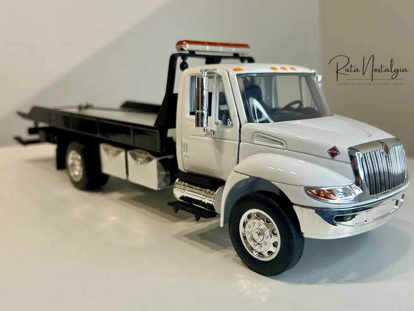 Grúa Jada Toys International DuraStar 4400 Flat Bed 1:24 1