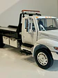 Jada Toys International DuraStar 4400 Flat Bed 1:24 (blanco) – La grúa/plataforma mediana más icónica, en miniatura - Miniatura 1