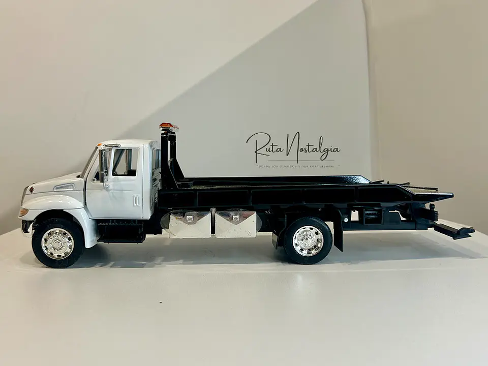 Grúa Jada Toys International DuraStar 4400 Flat Bed 1:24 6