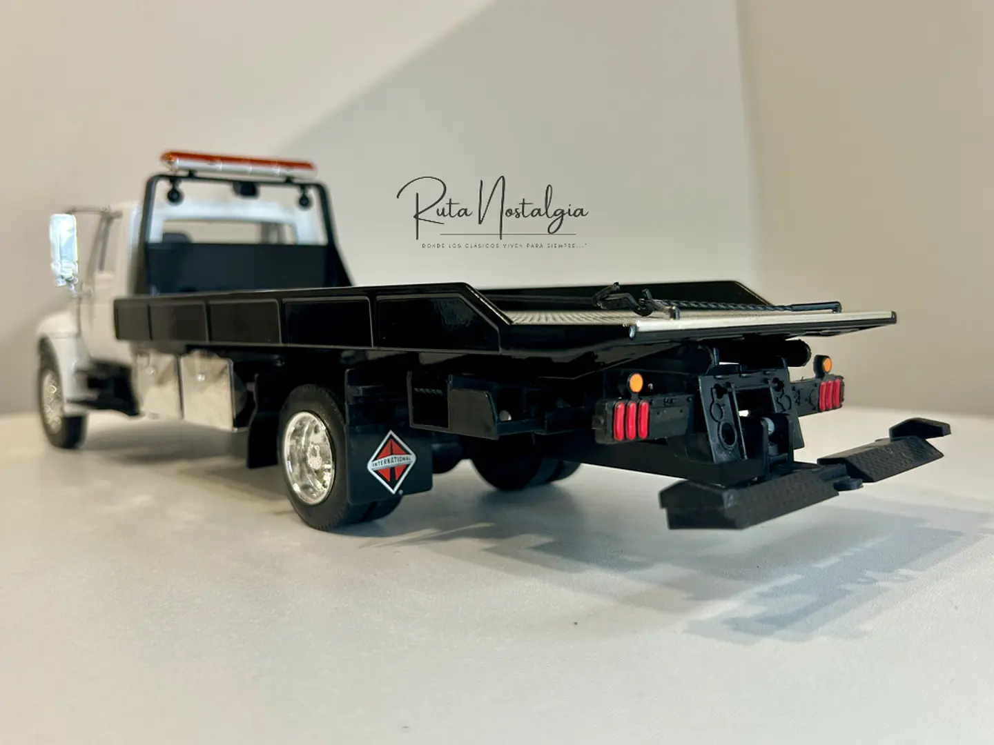 Grúa Jada Toys International DuraStar 4400 Flat Bed 1:24 7