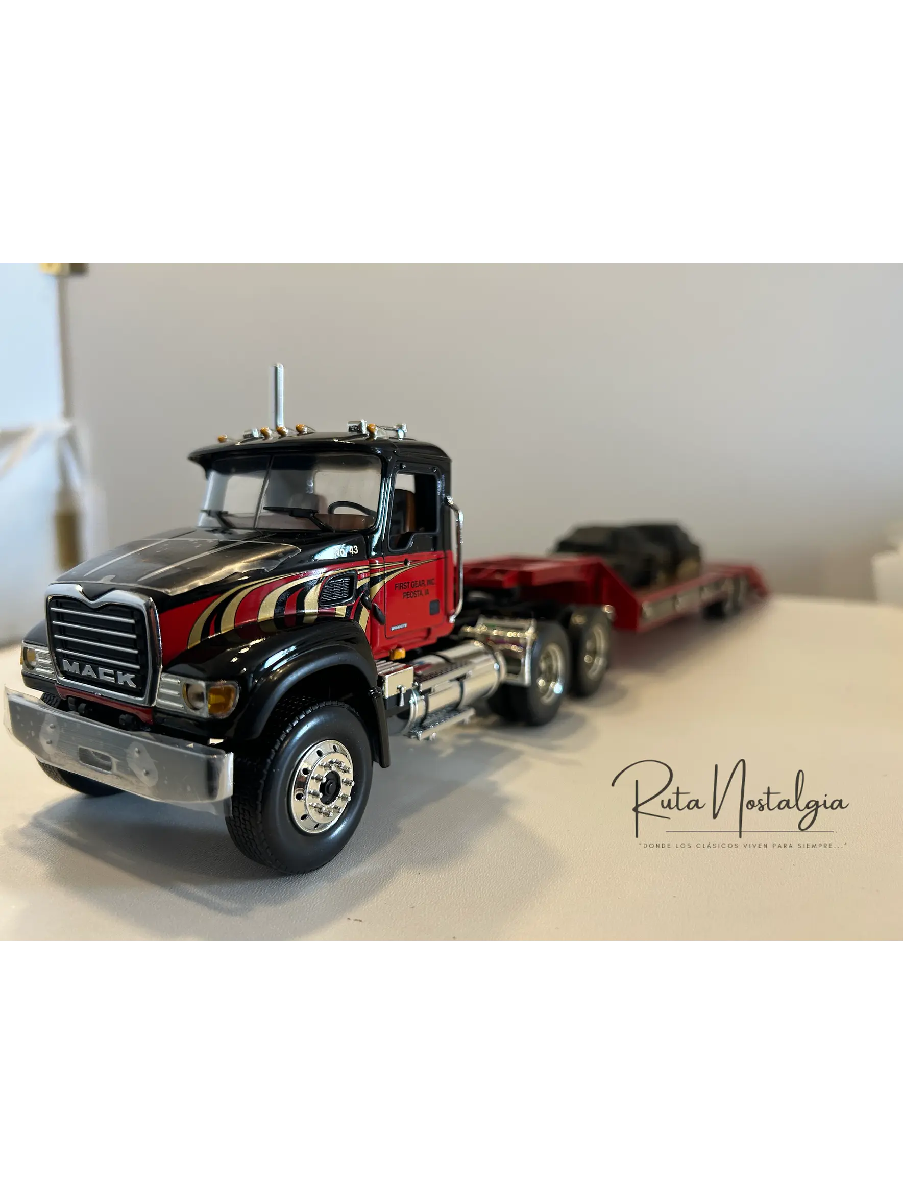 Mack Granite con Rampla Lowboy First Gear 1:34 – Camión americano de carga pesada para coleccionistas y camioneros 5