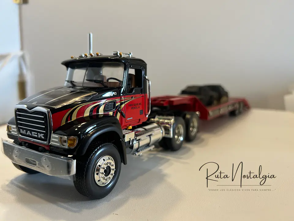 Camión Mack Granite con Rampla Cama Baja | First Gear 1:34 5