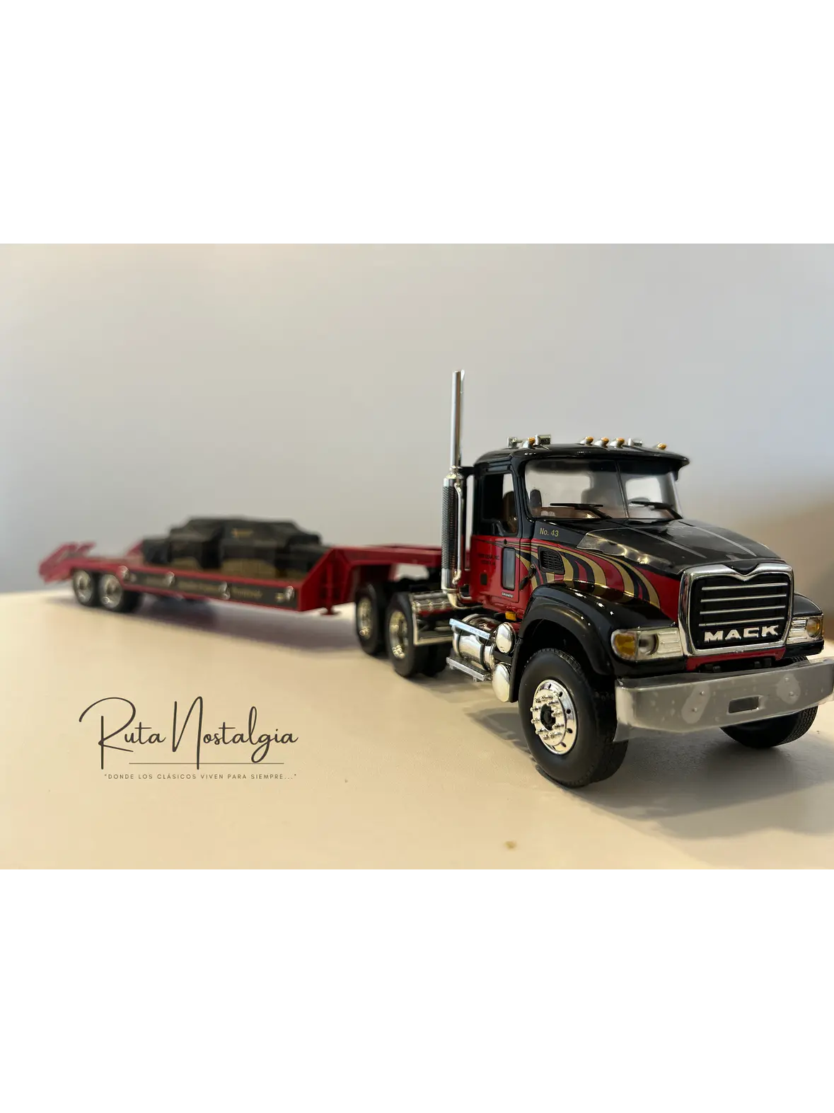 Mack Granite con Rampla Lowboy First Gear 1:34 – Camión americano de carga pesada para coleccionistas y camioneros 1