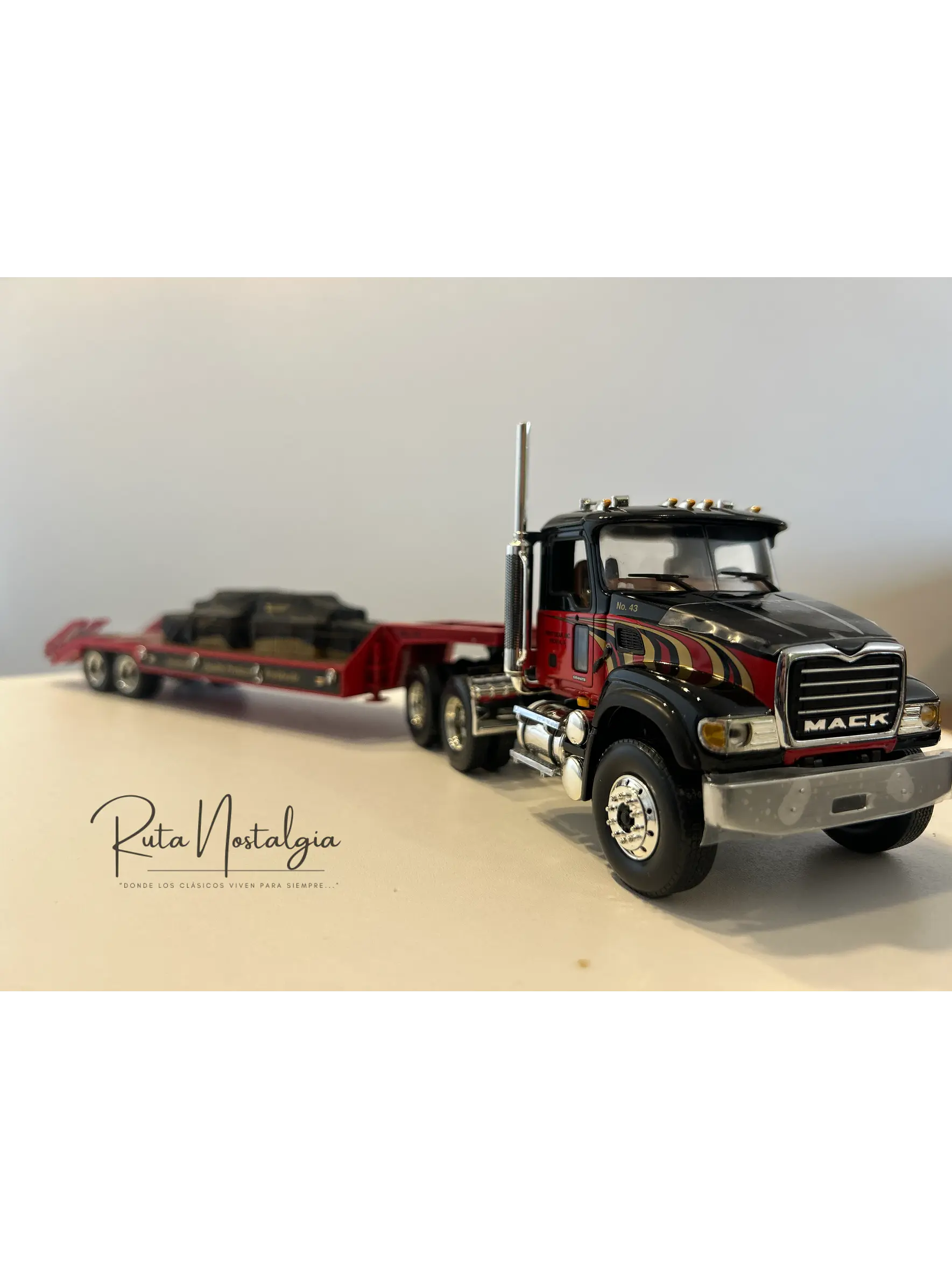 Mack Granite con Rampla Lowboy First Gear 1:34 – Camión americano de carga pesada para coleccionistas y camioneros 1