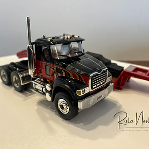 Mack Granite con Rampla Lowboy First Gear 1:34 – Camión americano de carga pesada para coleccionistas y camioneros