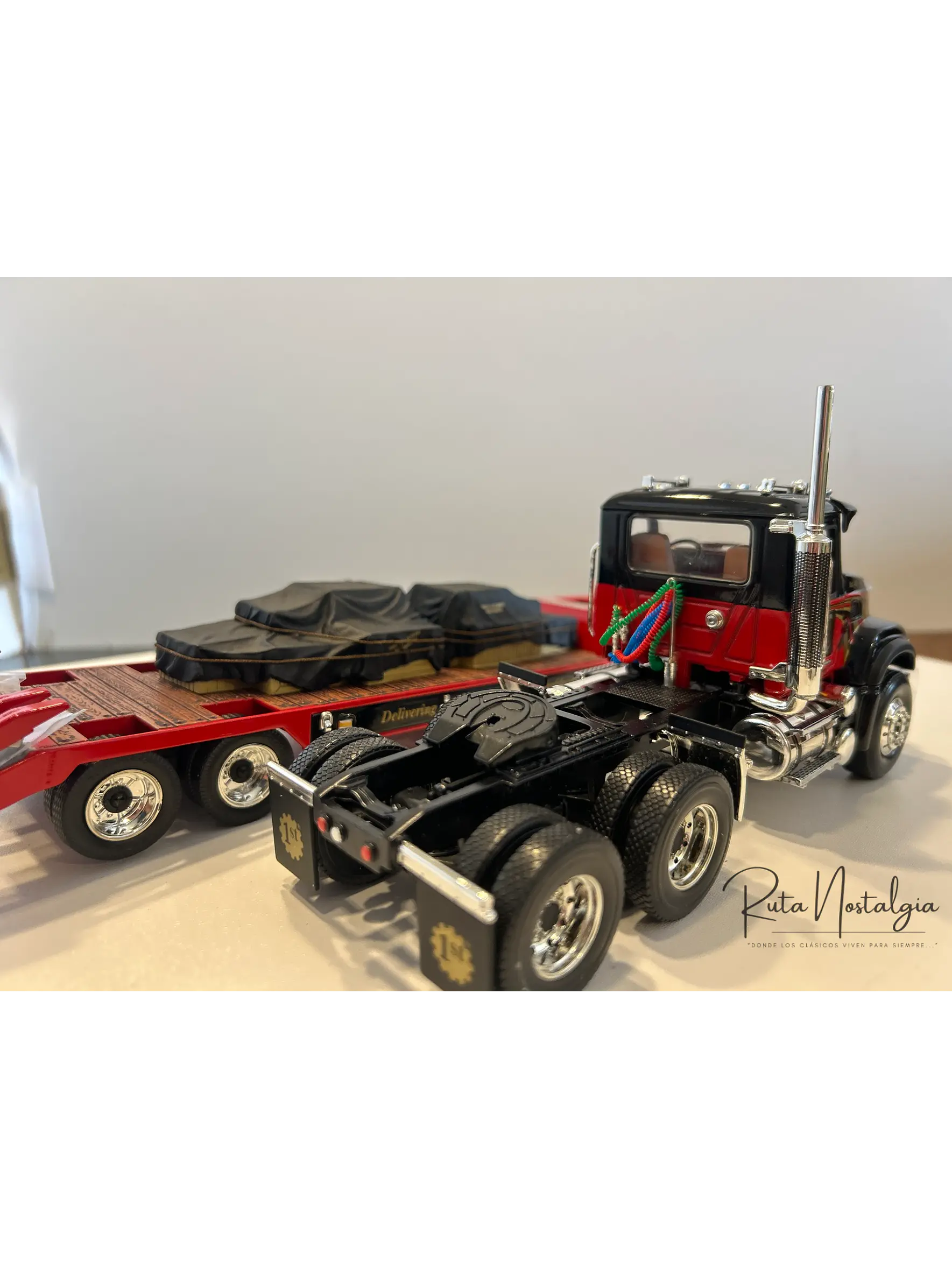 Mack Granite con Rampla Lowboy First Gear 1:34 – Camión americano de carga pesada para coleccionistas y camioneros 3