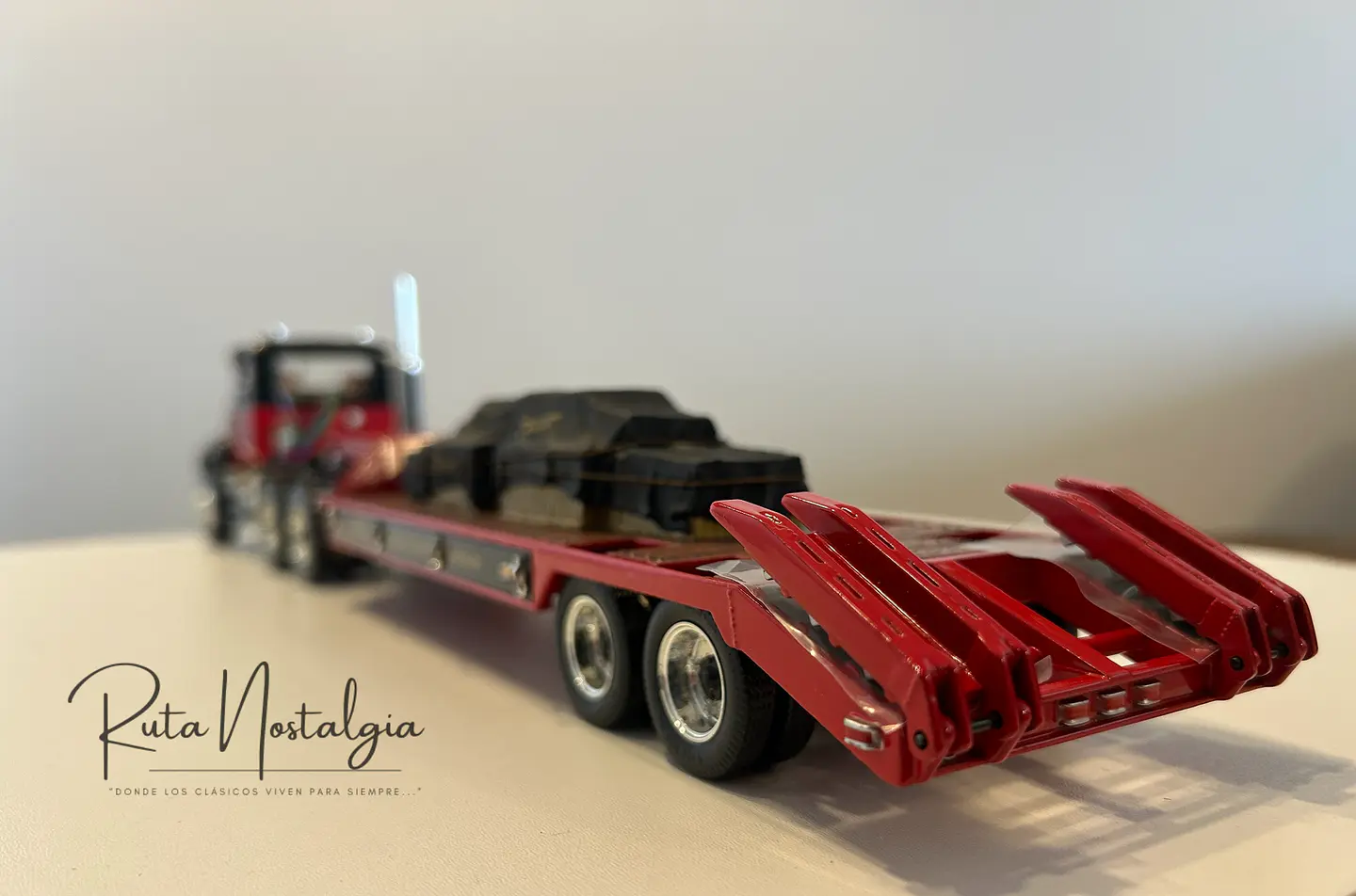 Camión Mack Granite con Rampla Cama Baja | First Gear 1:34 7