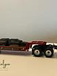 Mack Granite con Rampla Lowboy First Gear 1:34 – Camión americano de carga pesada para coleccionistas y camioneros - Miniatura 9