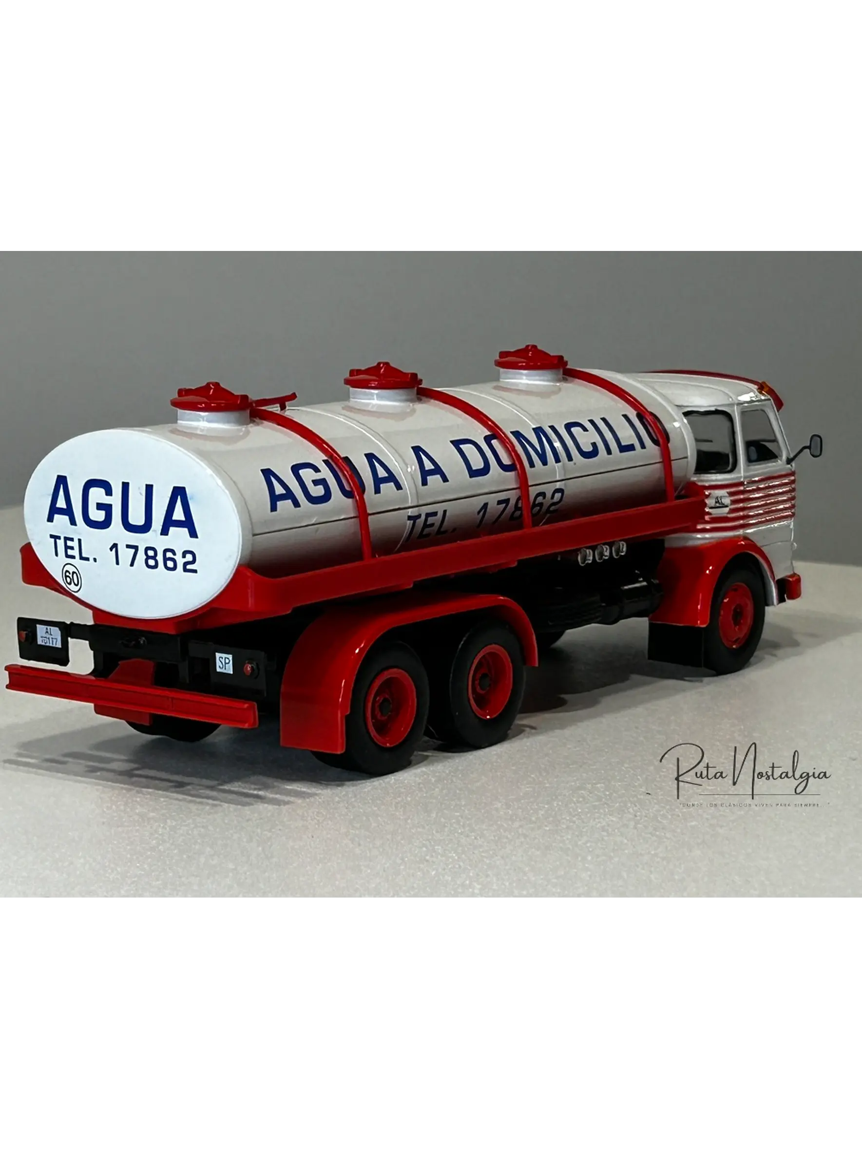 Camión Pegaso Comet 1065 “Agua a Domicilio” 1967 – Altaya/IXO escala 1:43 – Historia en Chile 6