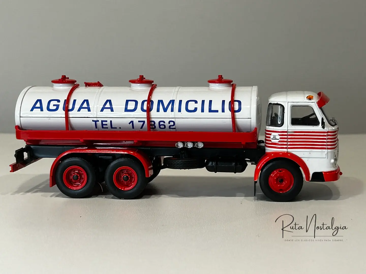 Camión Pegaso Comet 1065 “Agua a Domicilio” | Salvat 1:43 5