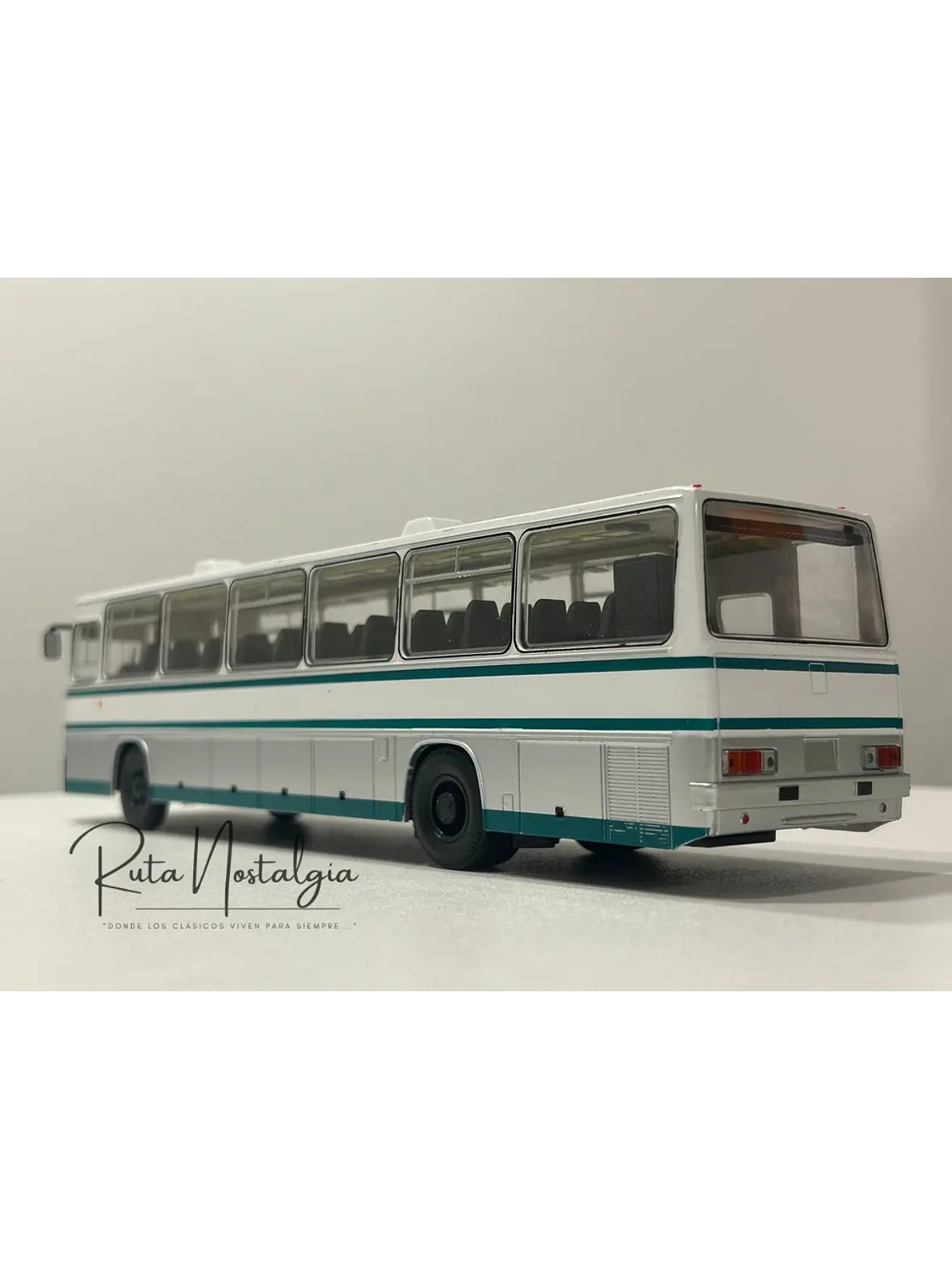 Bus Ikarus 250.59 Premium ClassiXXs 1:43 blanco/verde – Bus interurbano húngaro clásico de colección  5