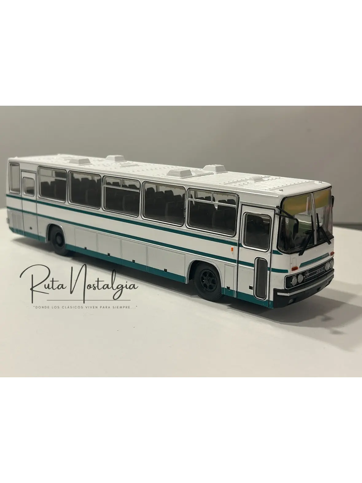 Bus Ikarus 250.59 Premium ClassiXXs 1:43 blanco/verde – Bus interurbano húngaro clásico de colección  9