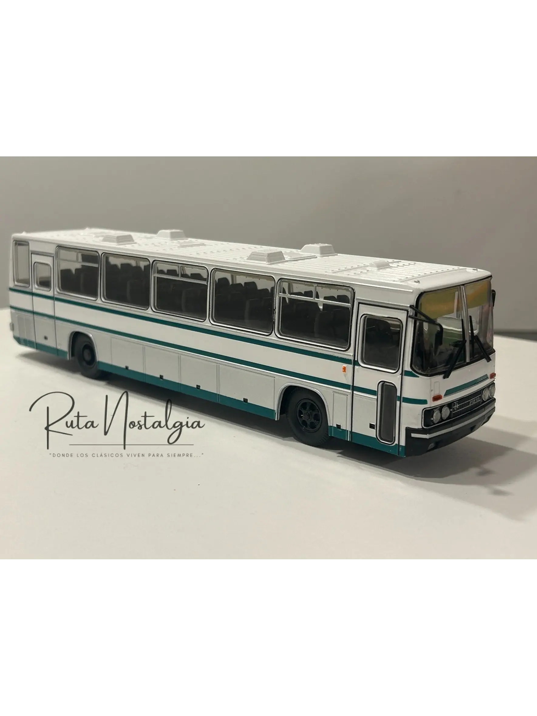 Bus Ikarus 250.59 Premium ClassiXXs 1:43 blanco/verde – Bus interurbano húngaro clásico de colección  9