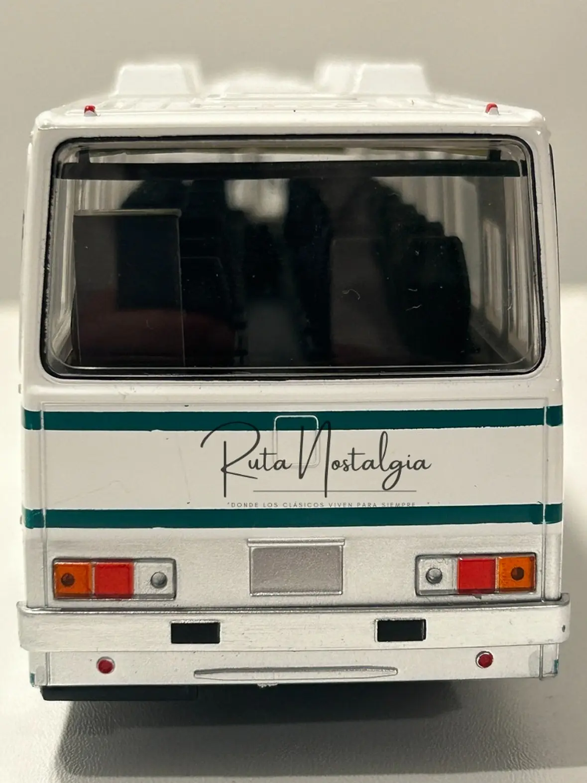 Bus Ikarus 250.59 Premium ClassiXXs 1:43 blanco/verde – Bus interurbano húngaro clásico de colección  6