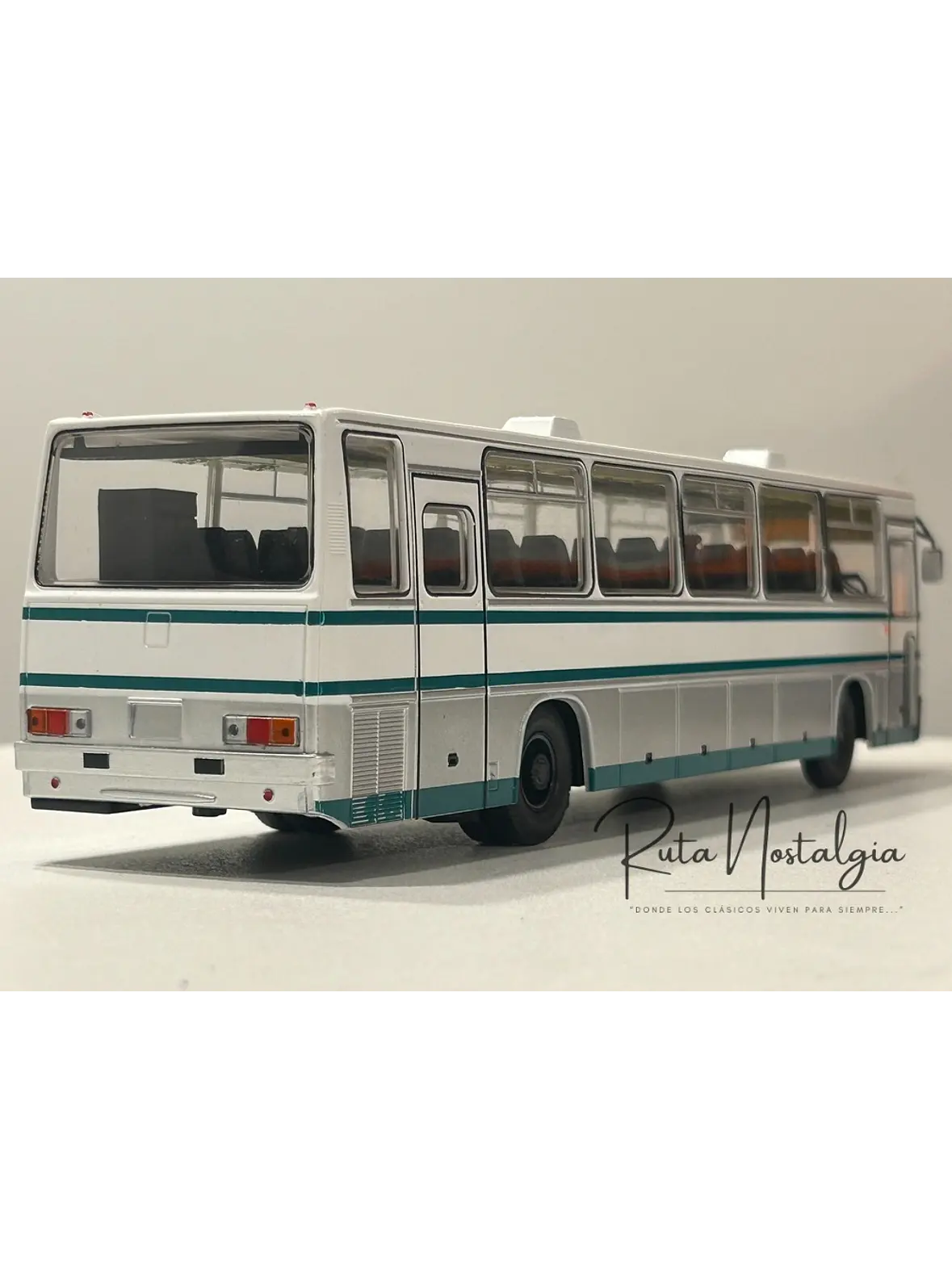 Bus Ikarus 250.59 Premium ClassiXXs 1:43 blanco/verde – Bus interurbano húngaro clásico de colección  7
