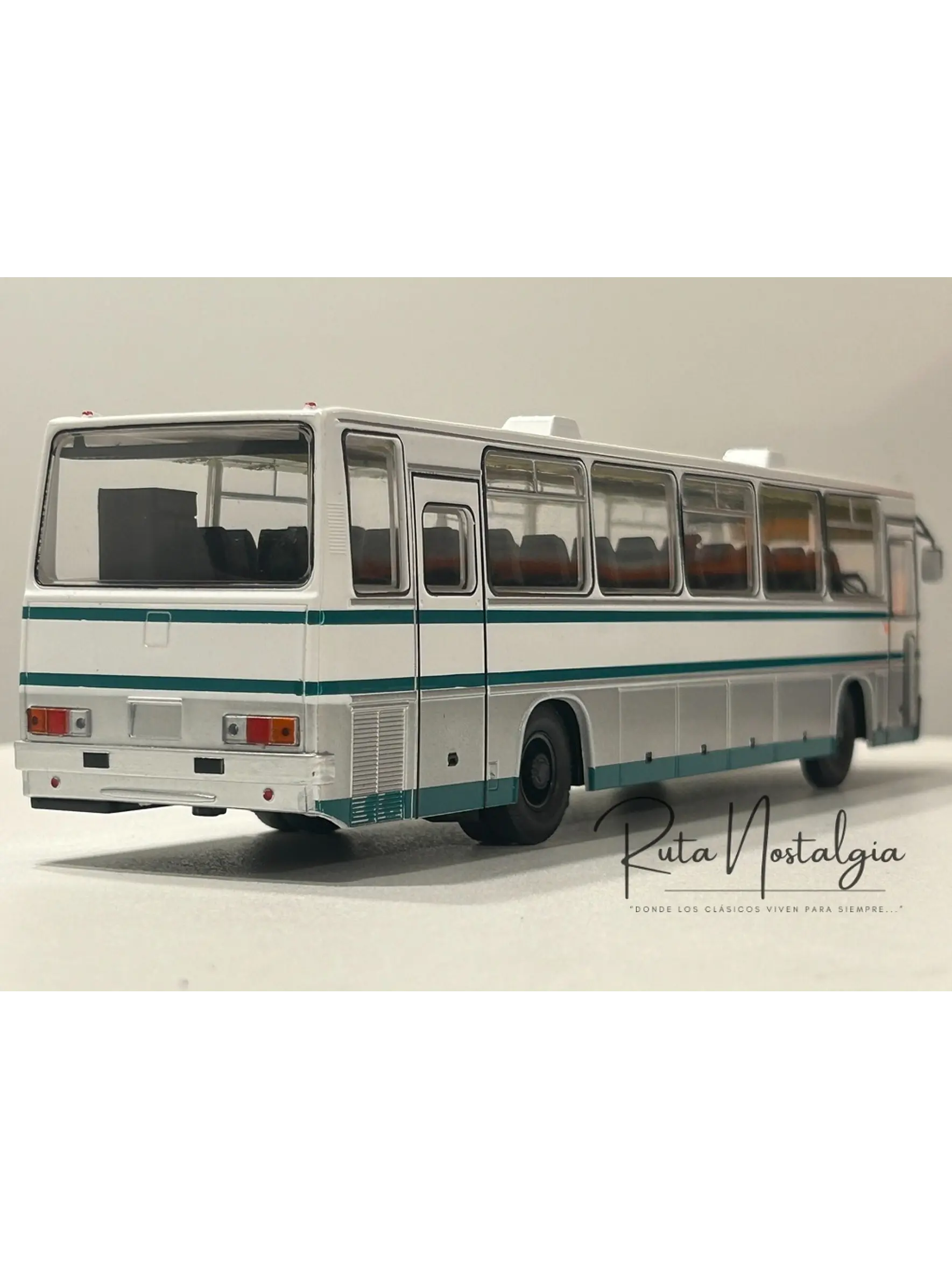 Bus Ikarus 250.59 Premium ClassiXXs 1:43 blanco/verde – Bus interurbano húngaro clásico de colección  7