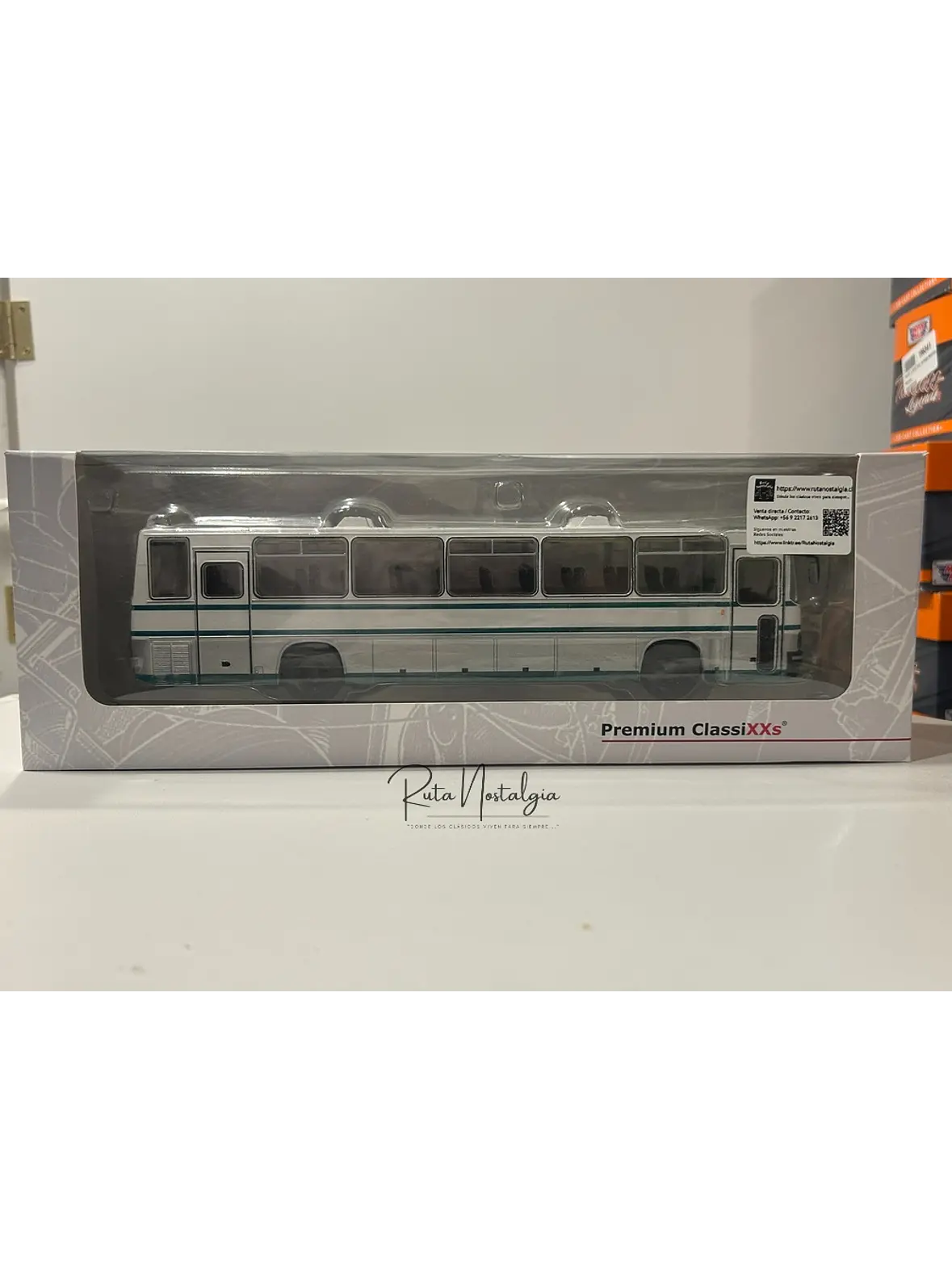 Bus Ikarus 250.59 Premium ClassiXXs 1:43 blanco/verde – Bus interurbano húngaro clásico de colección  10
