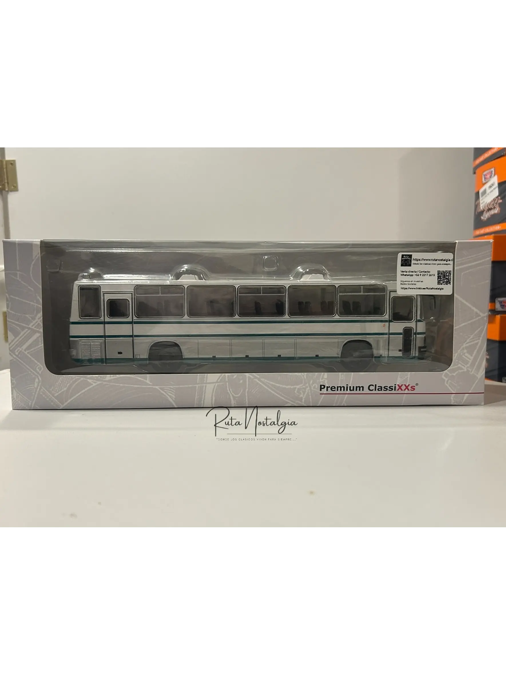 Bus Ikarus 250.59 Premium ClassiXXs 1:43 blanco/verde – Bus interurbano húngaro clásico de colección  10