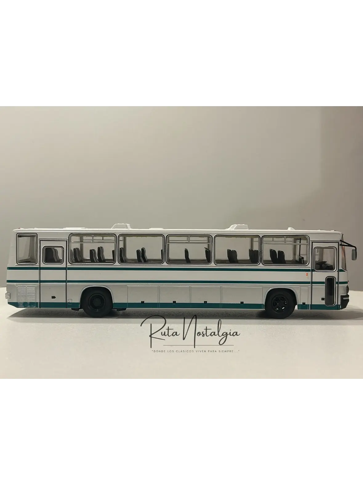 Bus Ikarus 250.59 Premium ClassiXXs 1:43 blanco/verde – Bus interurbano húngaro clásico de colección  8