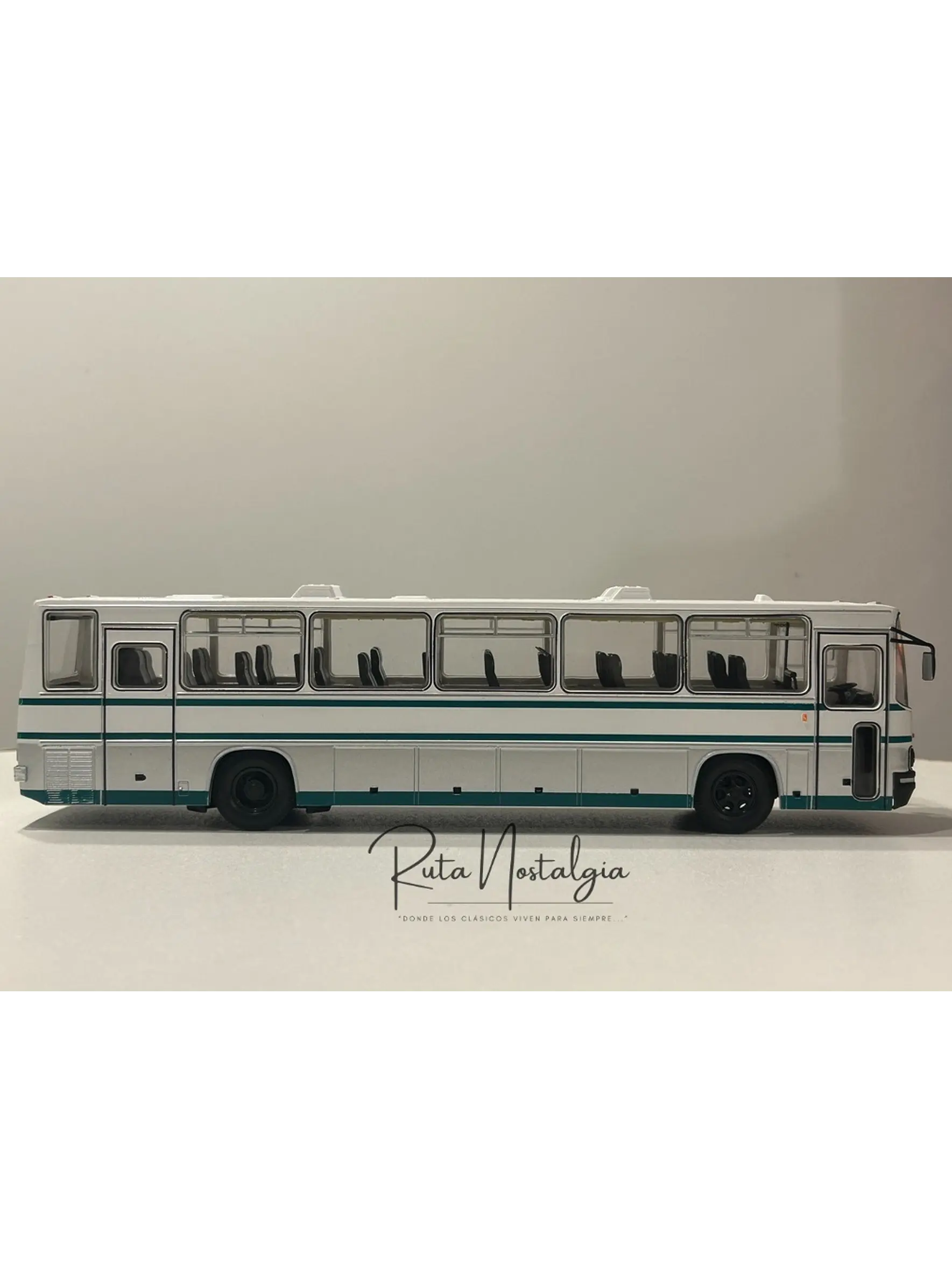 Bus Ikarus 250.59 Premium ClassiXXs 1:43 blanco/verde – Bus interurbano húngaro clásico de colección  8