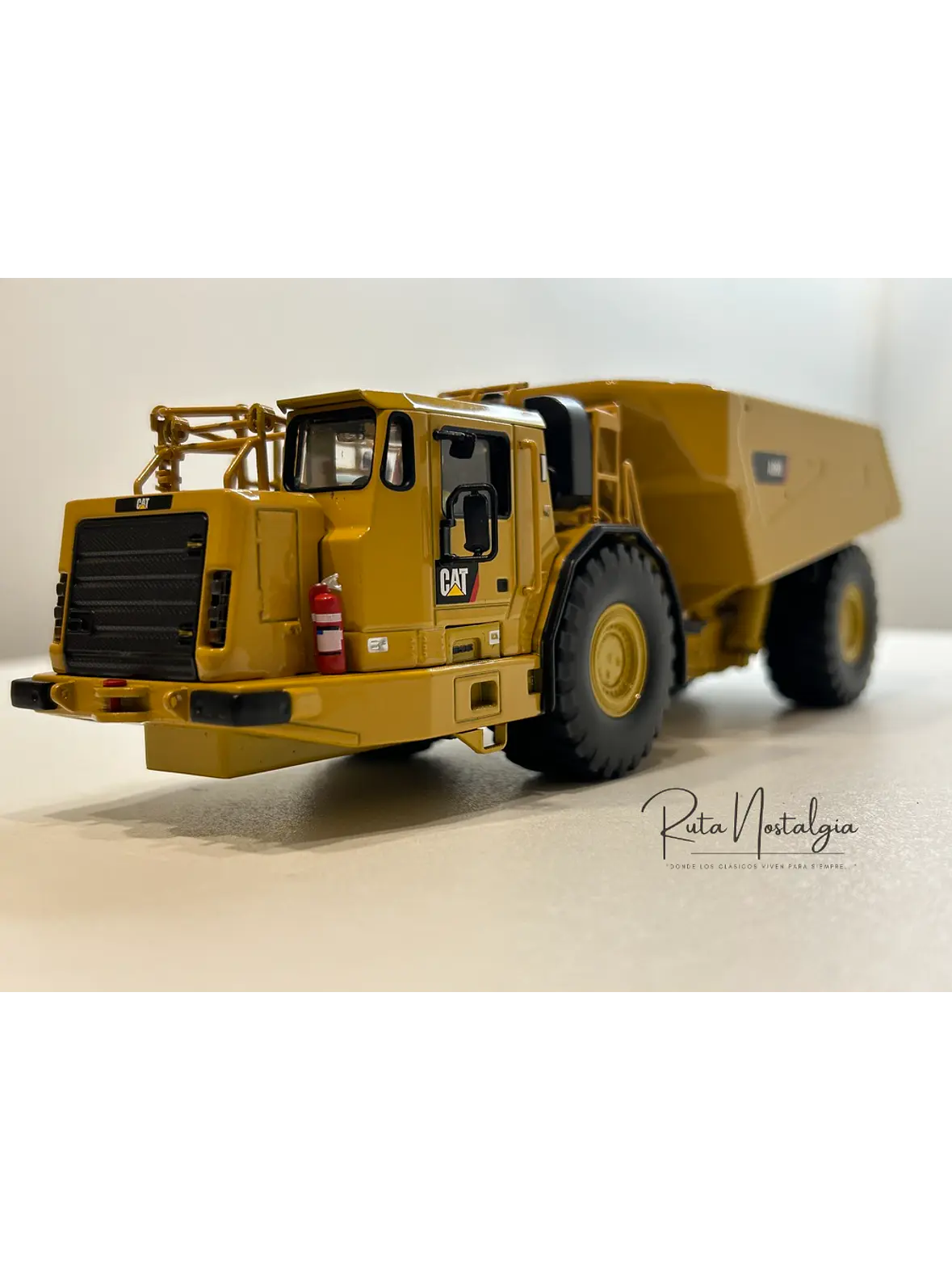 Camión Dumper Subterráneo CAT AD60 | Diecast Masters - Escala 1:50 – Equipo minería subterránea bajo perfil  1