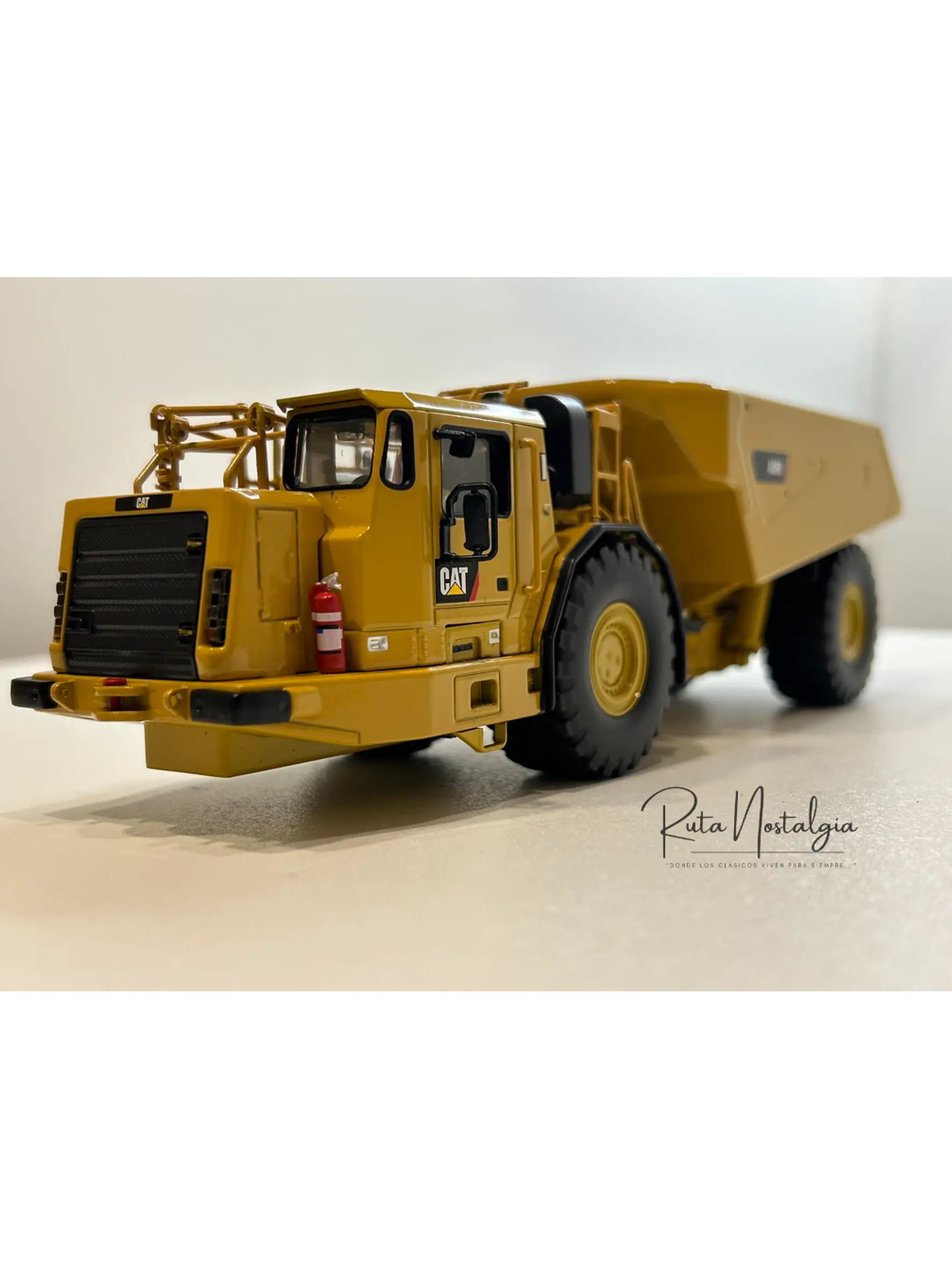 Camión Dumper Subterráneo CAT AD60 | Diecast Masters - Escala 1:50 – Equipo minería subterránea bajo perfil  1