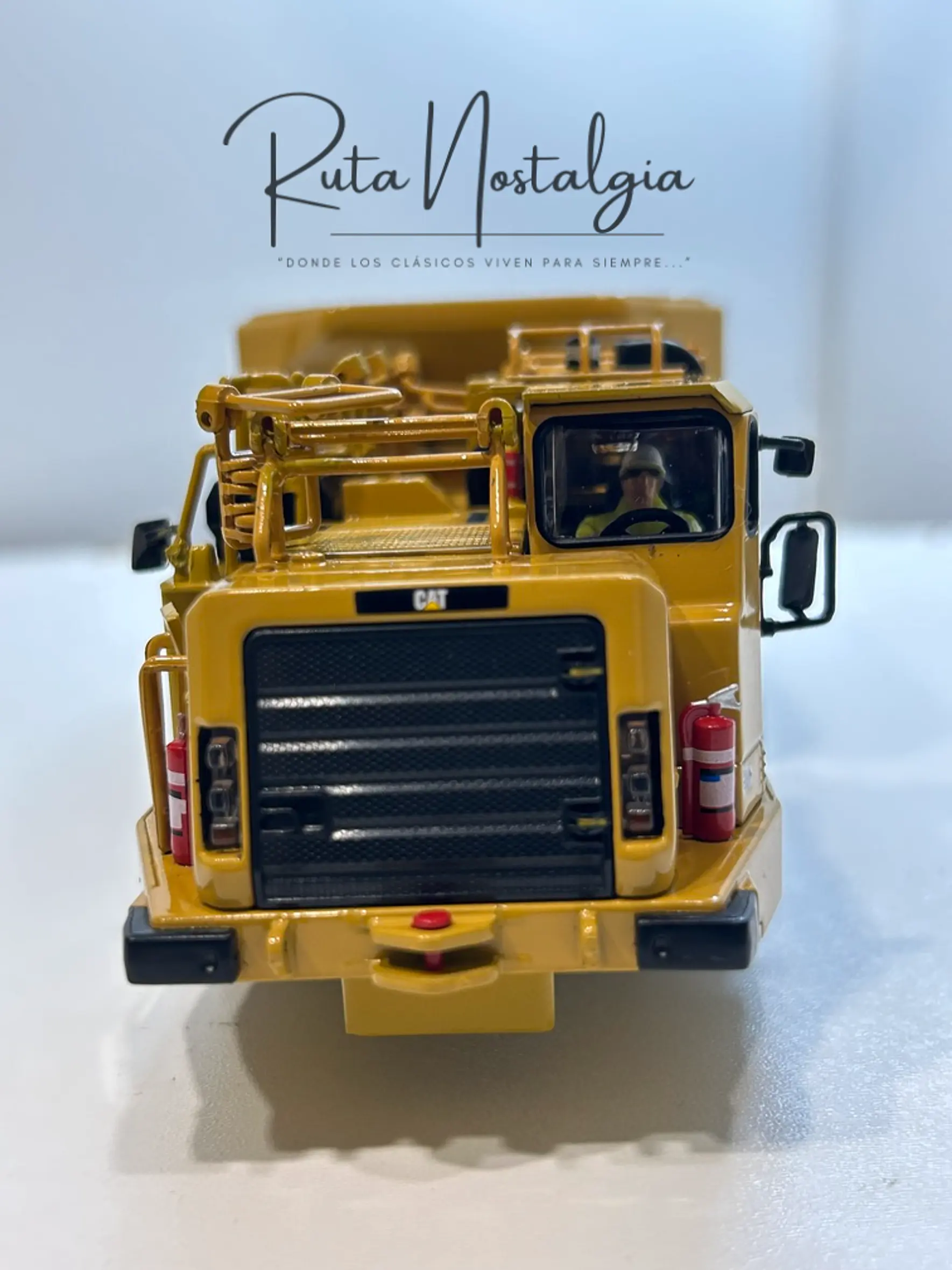 Camión Dumper Subterráneo CAT AD60 | Diecast Masters - Escala 1:50 – Equipo minería subterránea bajo perfil  4