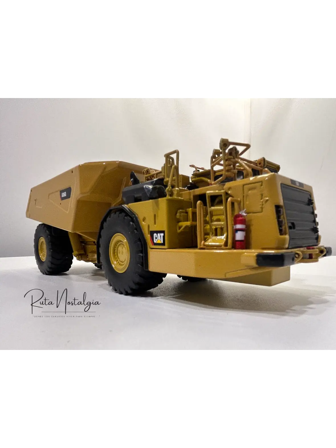 Camión Dumper Subterráneo CAT AD60 | Diecast Masters - Escala 1:50 – Equipo minería subterránea bajo perfil  5