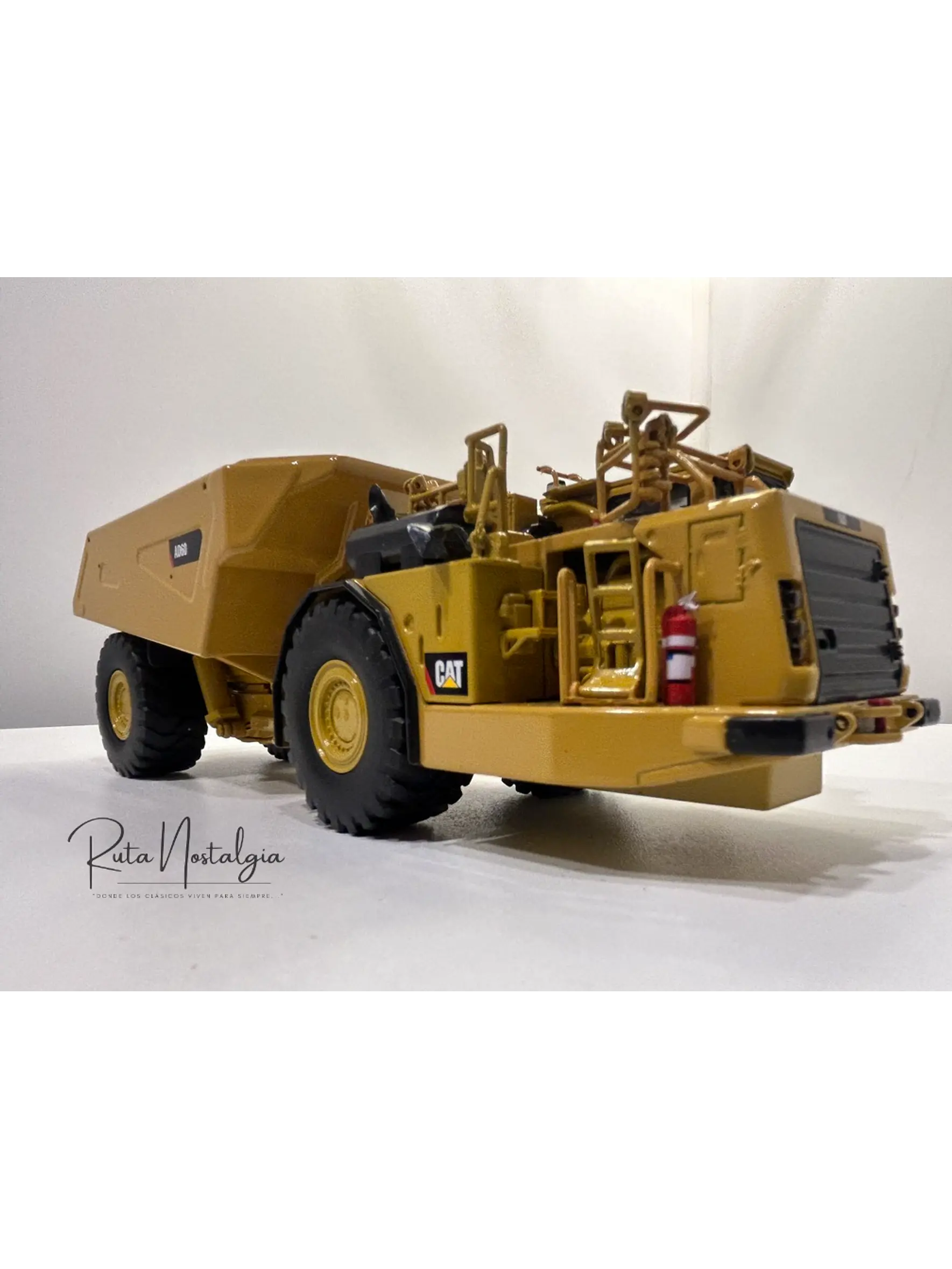 Camión Dumper Subterráneo CAT AD60 | Diecast Masters - Escala 1:50 – Equipo minería subterránea bajo perfil  5