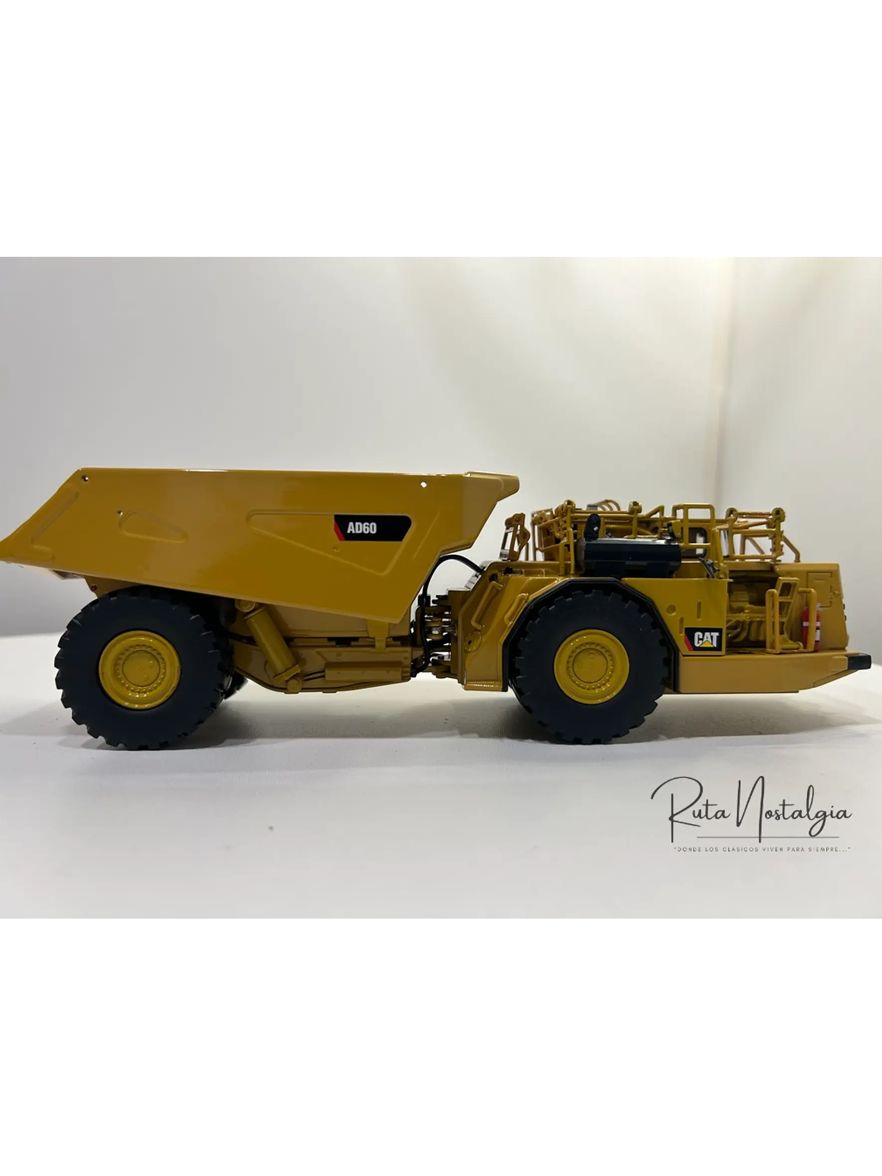 Camión Dumper Subterráneo CAT AD60 | Diecast Masters - Escala 1:50 – Equipo minería subterránea bajo perfil  7