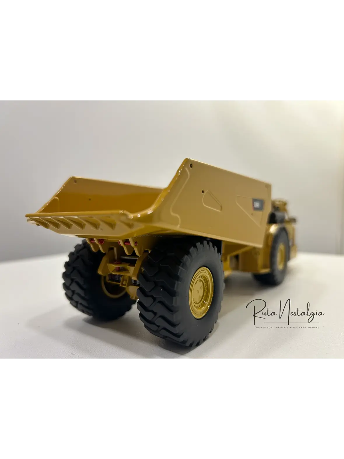 Camión Dumper Subterráneo CAT AD60 | Diecast Masters - Escala 1:50 – Equipo minería subterránea bajo perfil  8