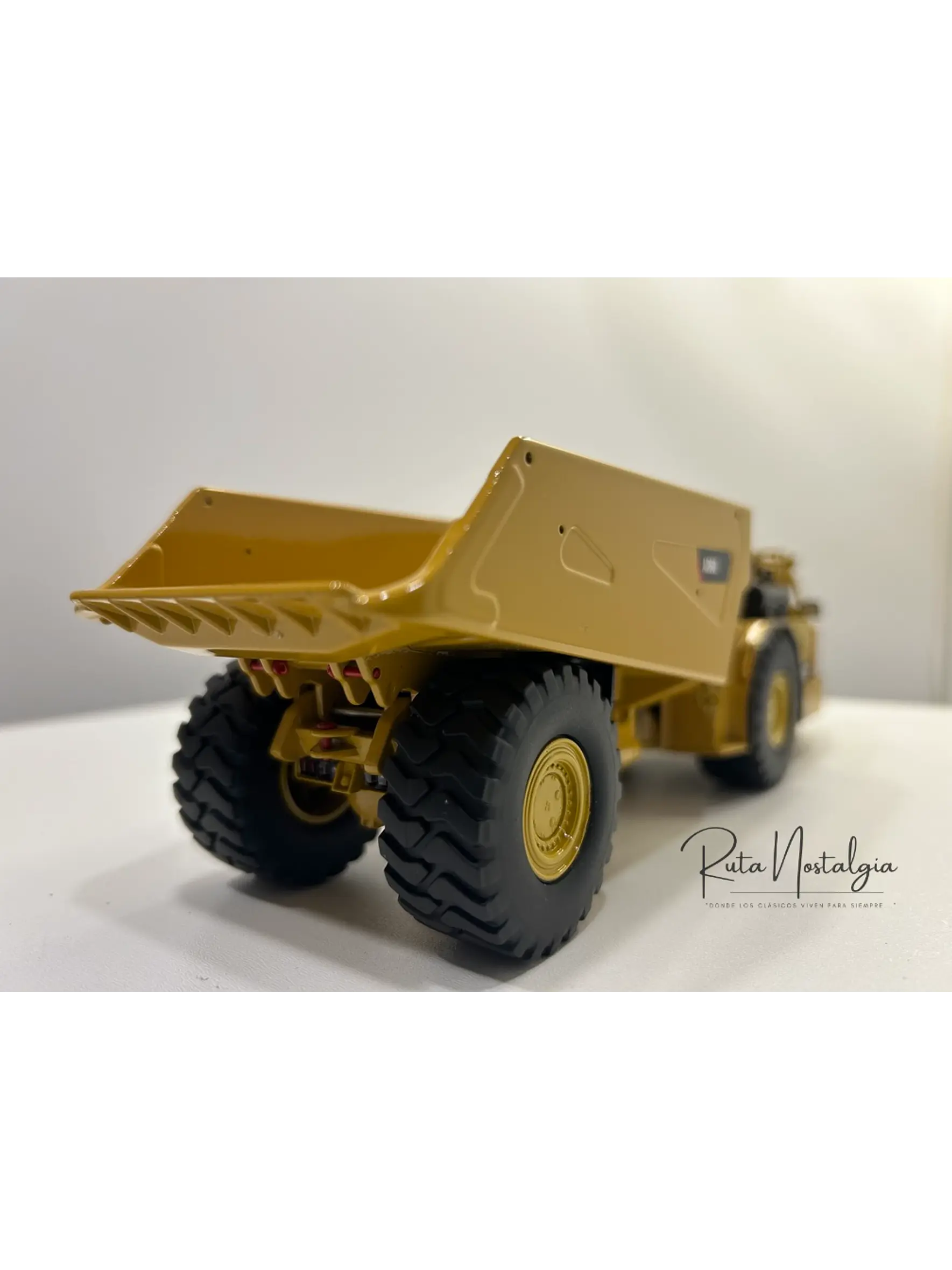 Camión Dumper Subterráneo CAT AD60 | Diecast Masters - Escala 1:50 – Equipo minería subterránea bajo perfil  8