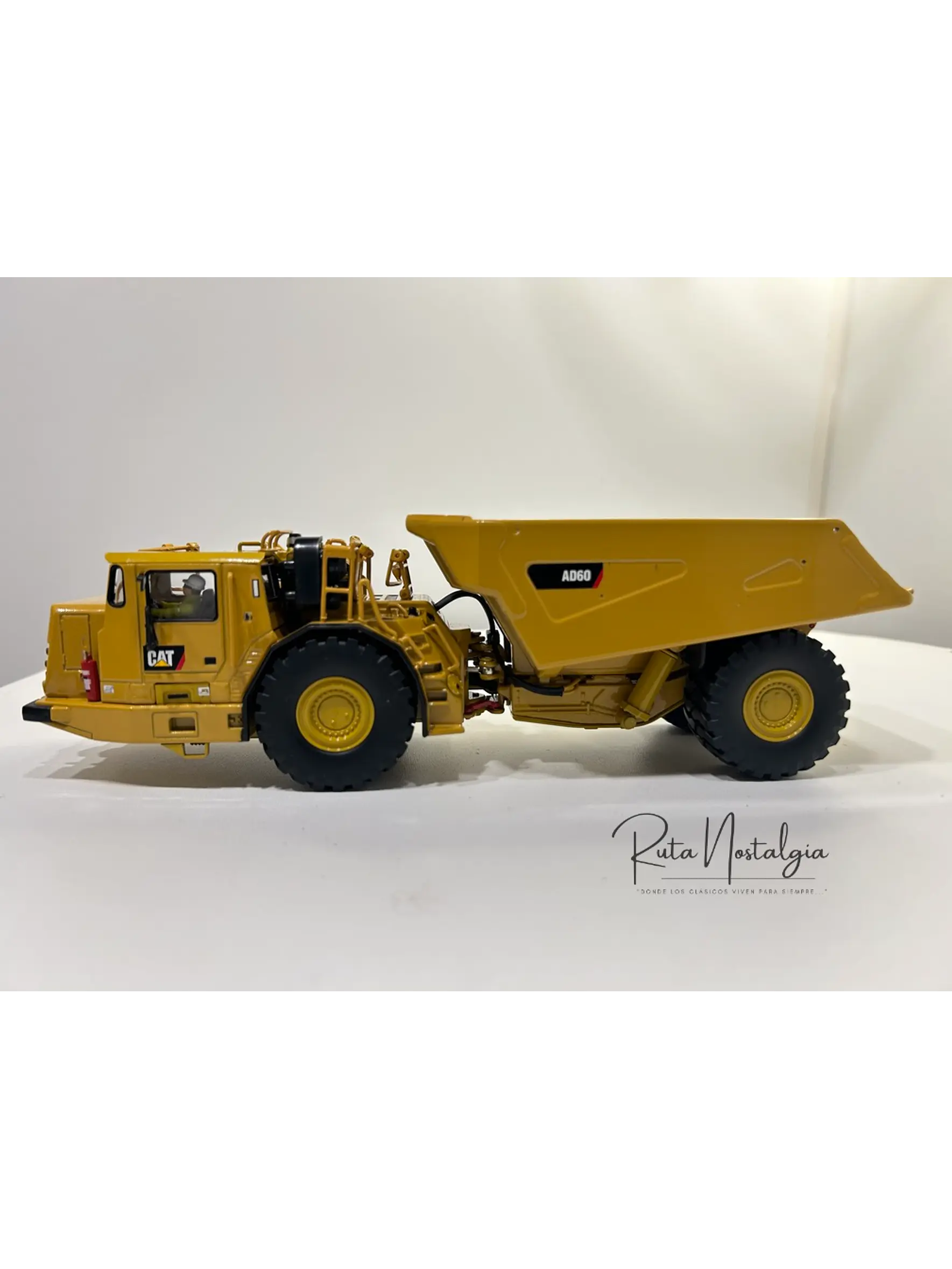 Camión Dumper Subterráneo CAT AD60 | Diecast Masters - Escala 1:50 – Equipo minería subterránea bajo perfil  10