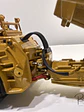 Camión Dumper Subterráneo CAT AD60 | Diecast Masters - Escala 1:50 – Equipo minería subterránea bajo perfil  - Miniatura 11
