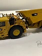 Camión Dumper Subterráneo CAT AD60 | Diecast Masters - Escala 1:50 – Equipo minería subterránea bajo perfil  - Miniatura 12