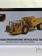 Camión Dumper Subterráneo CAT AD60 | Diecast Masters - Escala 1:50 – Equipo minería subterránea bajo perfil  - Miniatura 15