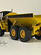 Camión Dumper Articulado CAT 725 – Norscot Escala 1:50 | Modelo a escala de maquinaria minera metálico - thumbnail 7