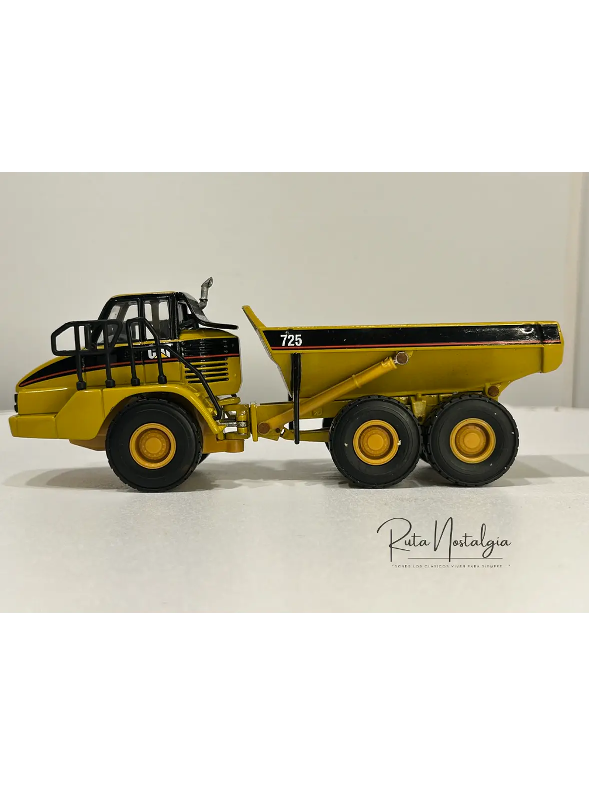 Camión Dumper Articulado CAT 725 – Norscot Escala 1:50 | Modelo a escala de maquinaria minera metálico 5