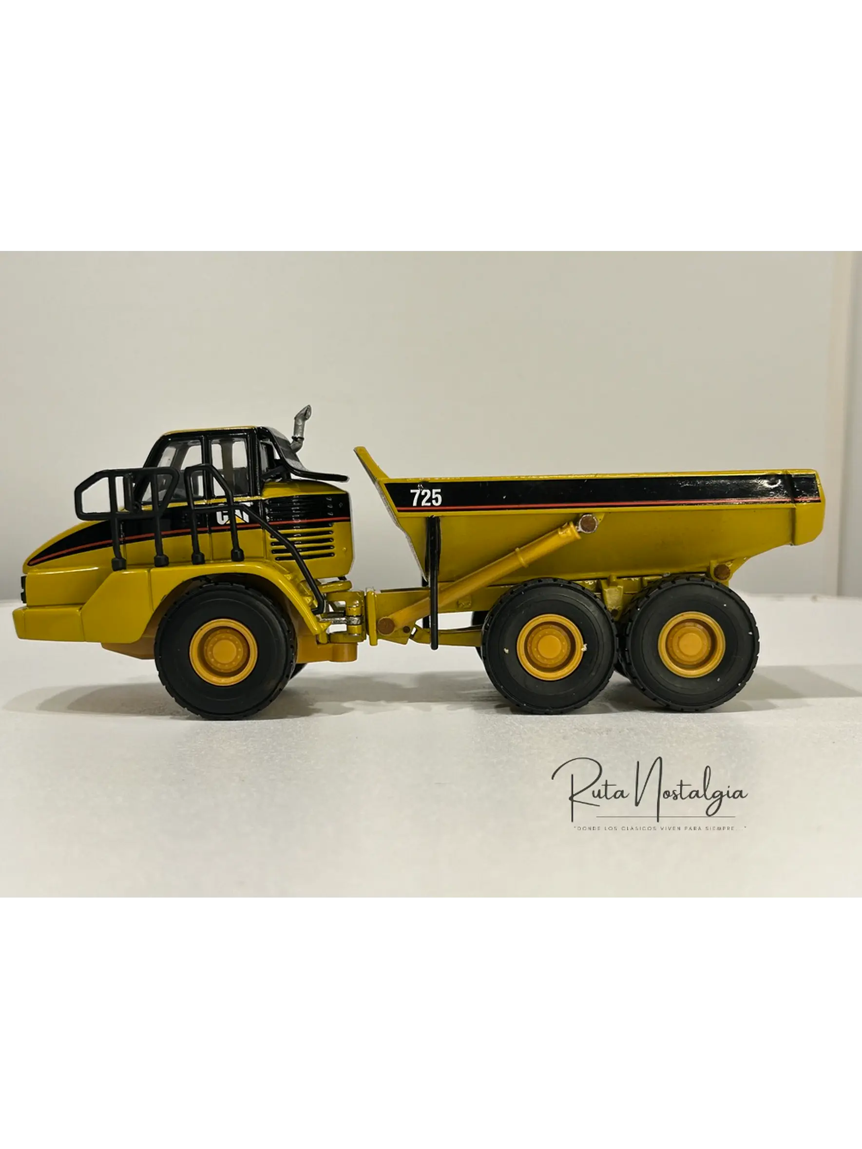 Camión Dumper Articulado CAT 725 – Norscot Escala 1:50 | Modelo a escala de maquinaria minera metálico 5