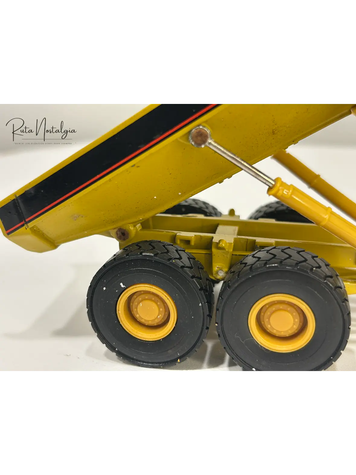 Camión Dumper Articulado CAT 725 – Norscot Escala 1:50 | Modelo a escala de maquinaria minera metálico 9