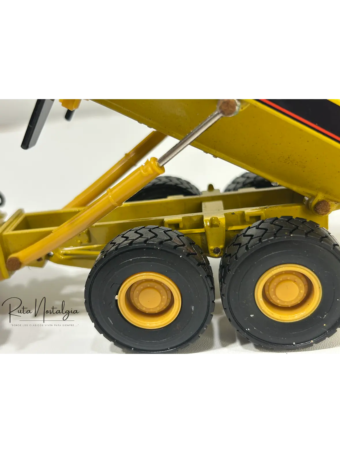 Camión Dumper Articulado CAT 725 – Norscot Escala 1:50 | Modelo a escala de maquinaria minera metálico 6