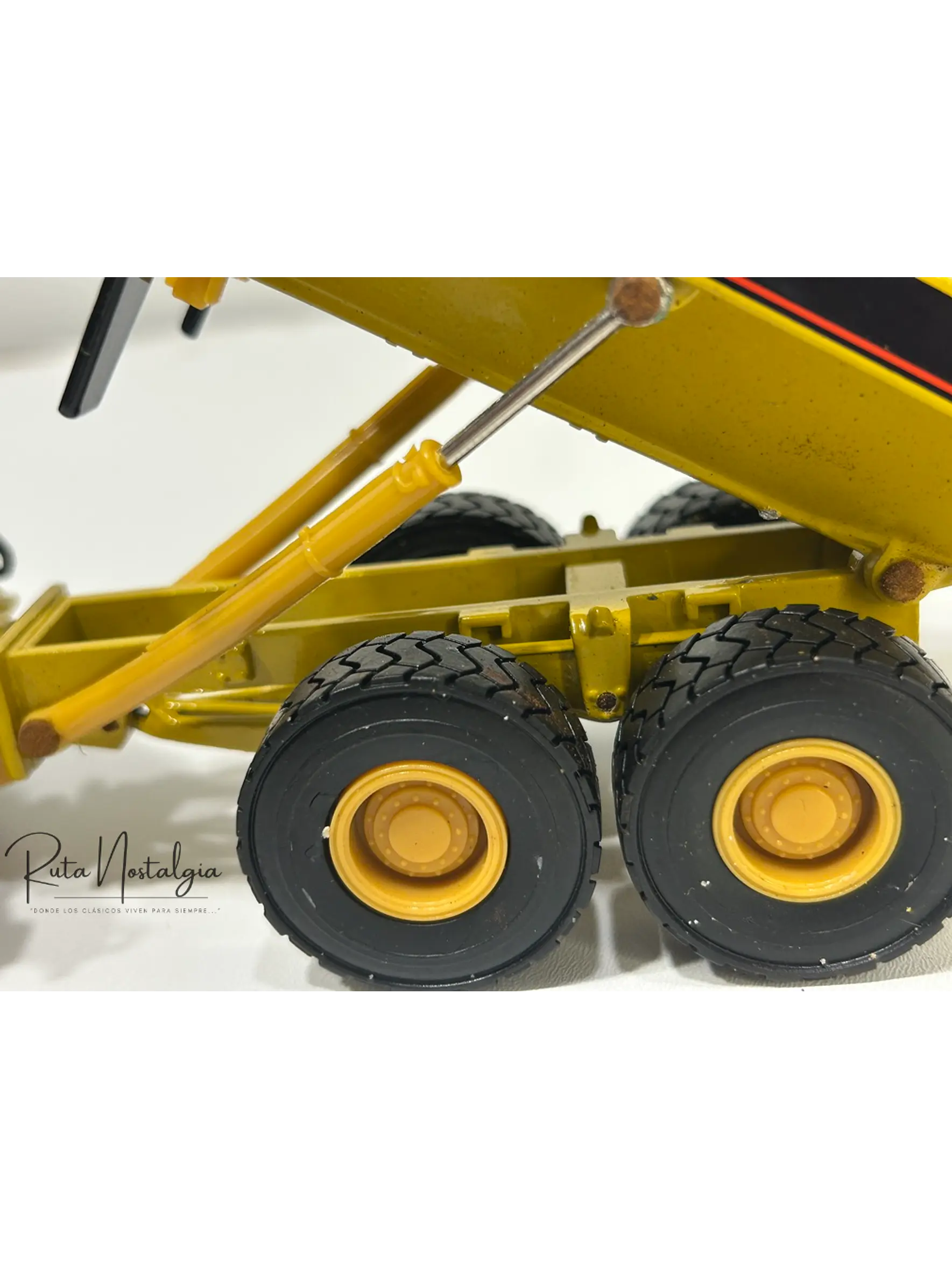 Camión Dumper Articulado CAT 725 – Norscot Escala 1:50 | Modelo a escala de maquinaria minera metálico 6