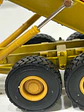 Camión Dumper Articulado CAT 725 – Norscot Escala 1:50 | Modelo a escala de maquinaria minera metálico - thumbnail 6