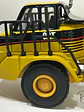 Camión Dumper Articulado CAT 725 – Norscot Escala 1:50 | Modelo a escala de maquinaria minera metálico - thumbnail 4