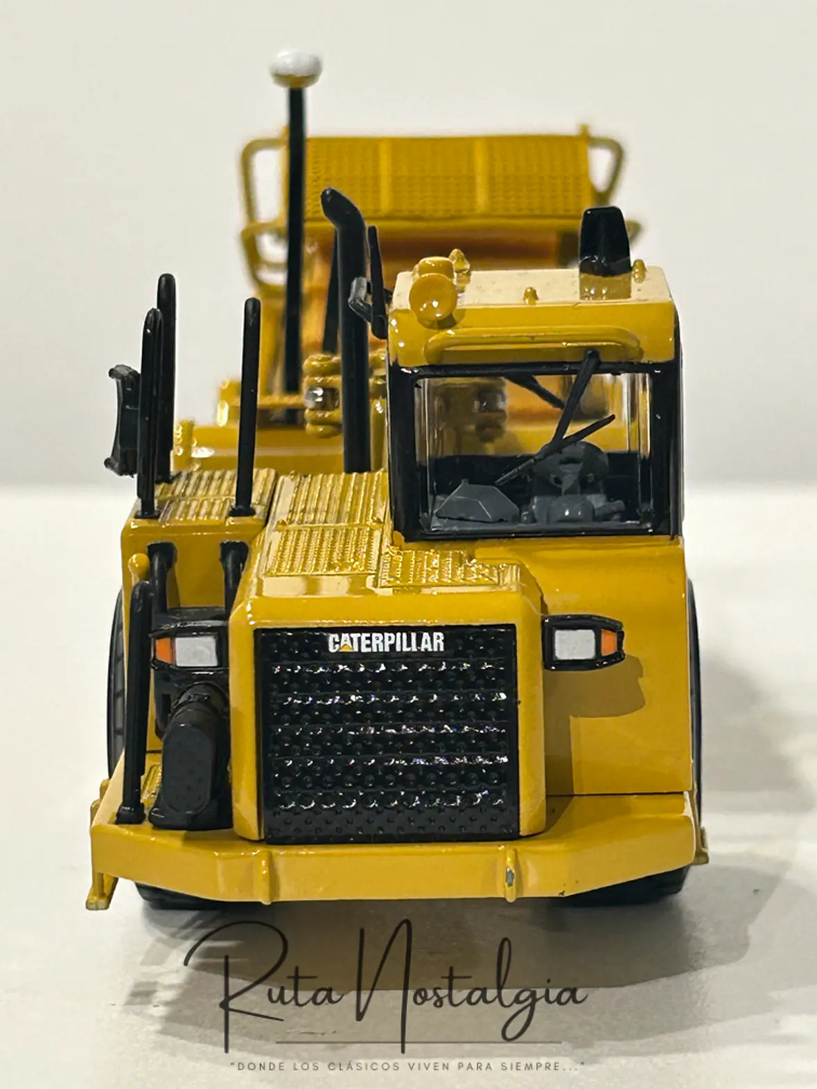 Motoniveladora autocargable CAT 623G  