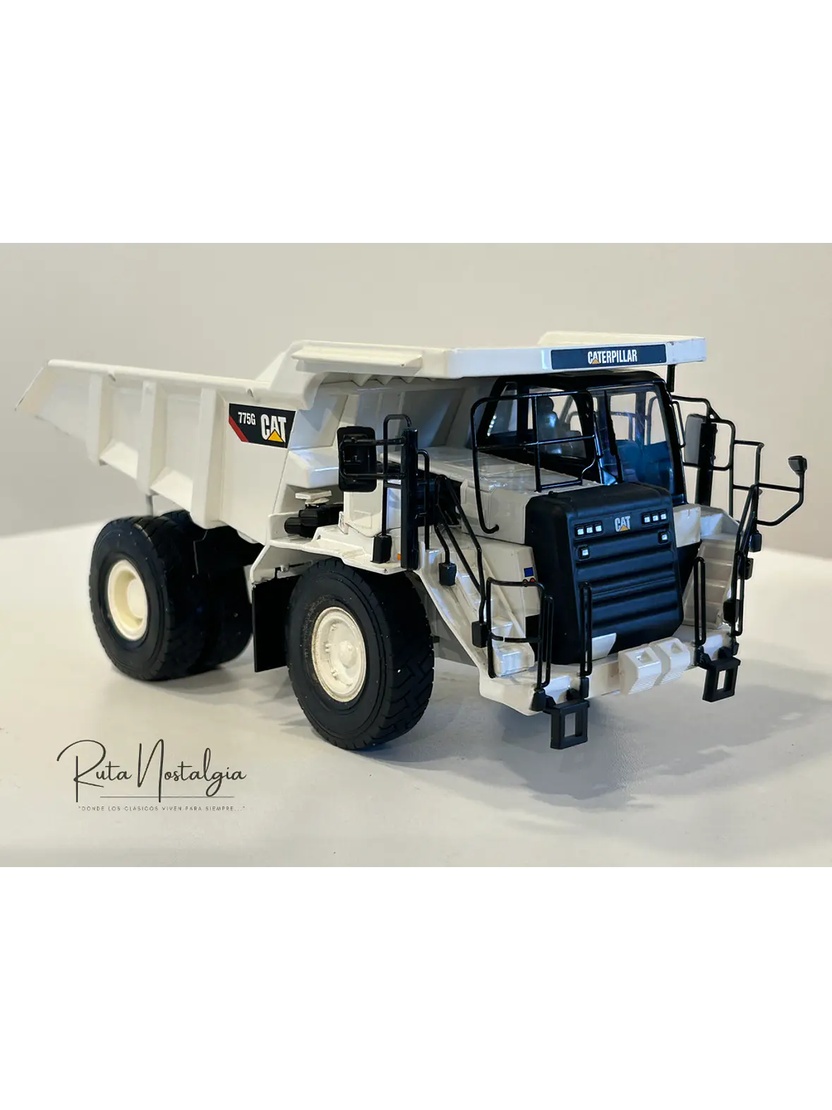 Camión Dumper - Highway truck CAT 775G | Norscot Edición Especial - 1:50 – Camión Minero a Escala Coleccionable (Sin caja original) 9