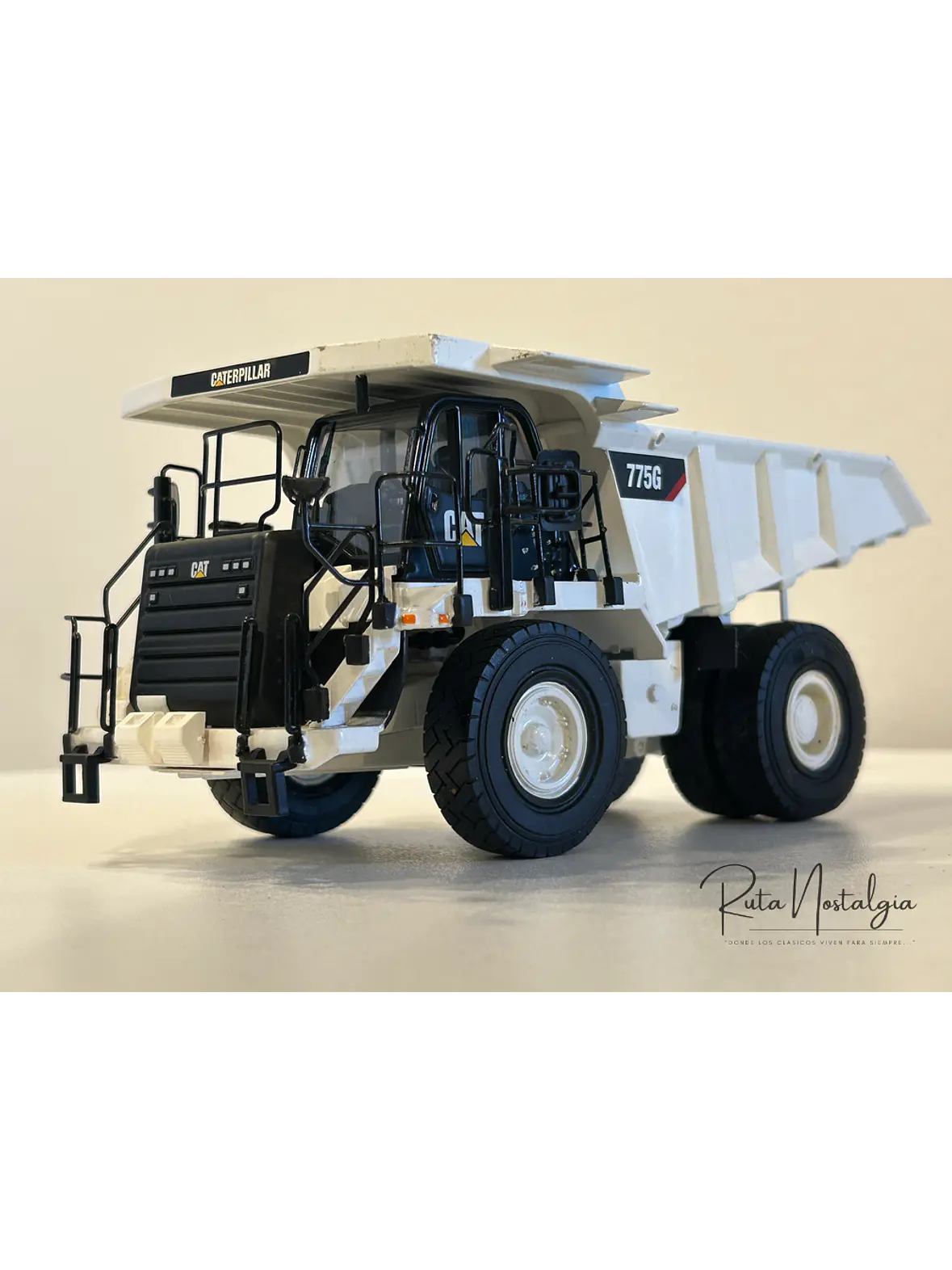 Camión Dumper - Highway truck CAT 775G | Norscot Edición Especial - 1:50 – Camión Minero a Escala Coleccionable (Sin caja original) 5